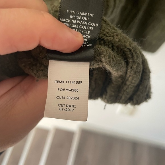 Torrid Olive Strappy Neck Pointelle Pullover Knit
Sweater Size 3/3X - Picture 7 of 9